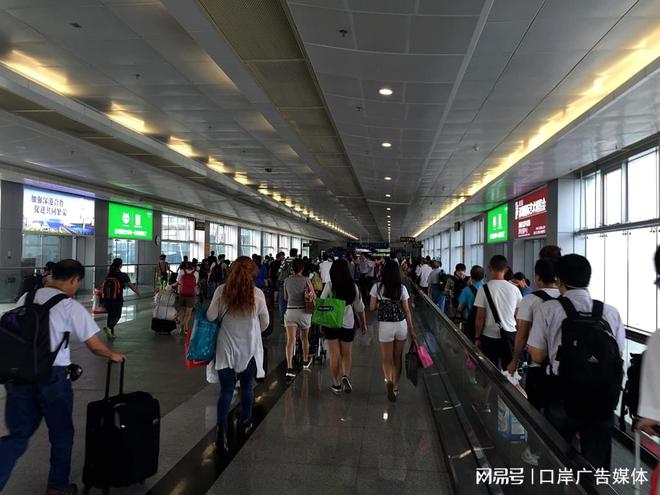 经通道灯箱广告牌有哪些米乐m6福田口岸入境必