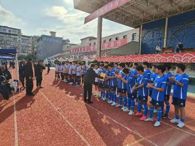 全市中学生足球比赛中获得佳绩米乐体育app网站营山中学在(图2)